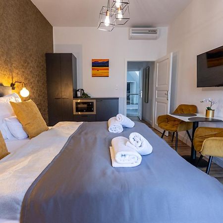 Hotel Clariss Balatonalmadi Bagian luar foto