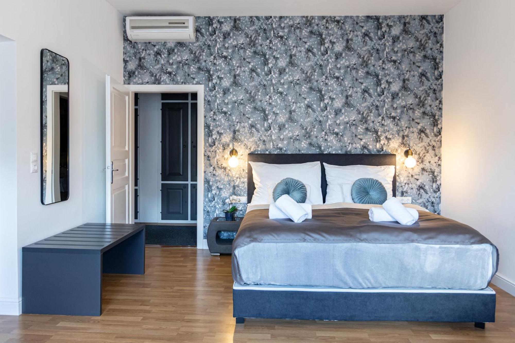 Hotel Clariss Balatonalmadi Bagian luar foto
