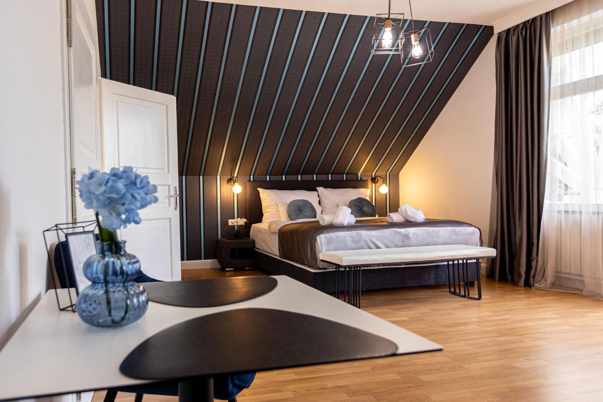 Hotel Clariss Balatonalmadi Bagian luar foto