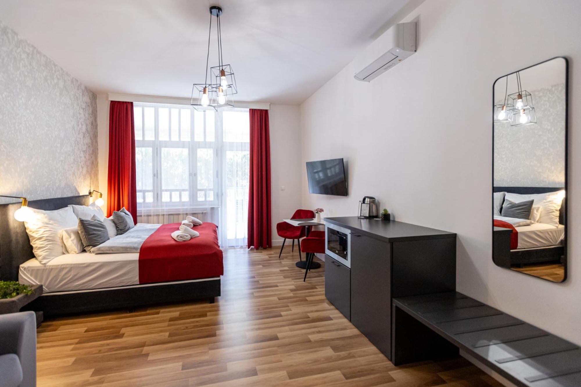 Hotel Clariss Balatonalmadi Bagian luar foto
