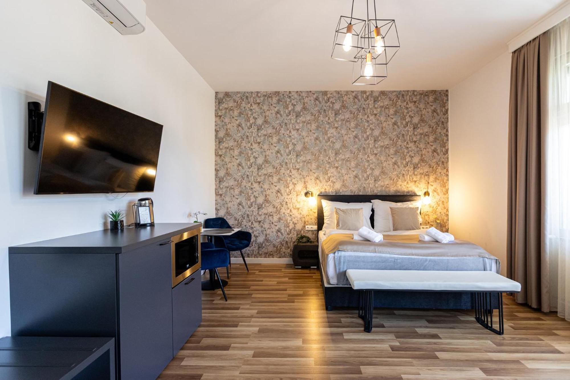 Hotel Clariss Balatonalmadi Bagian luar foto