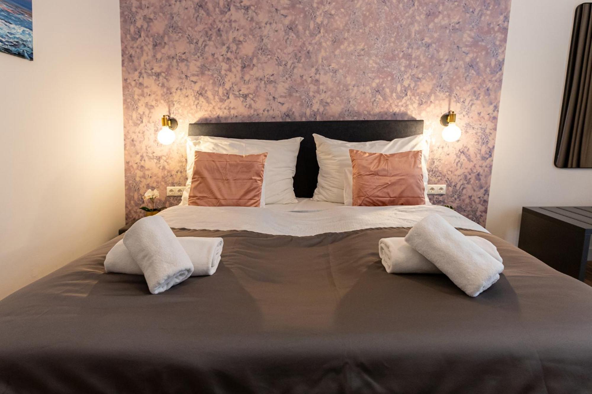 Hotel Clariss Balatonalmadi Bagian luar foto