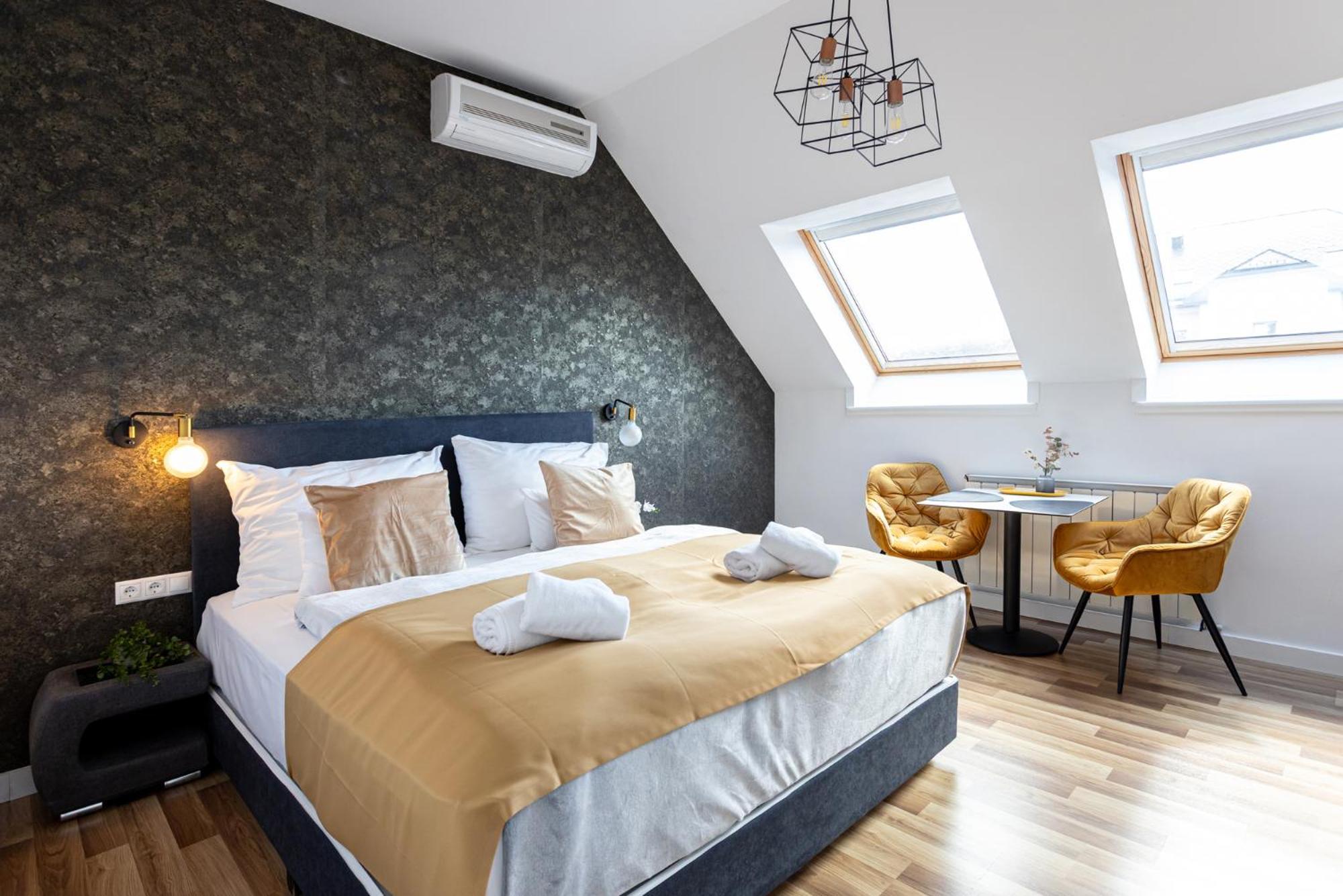 Hotel Clariss Balatonalmadi Bagian luar foto
