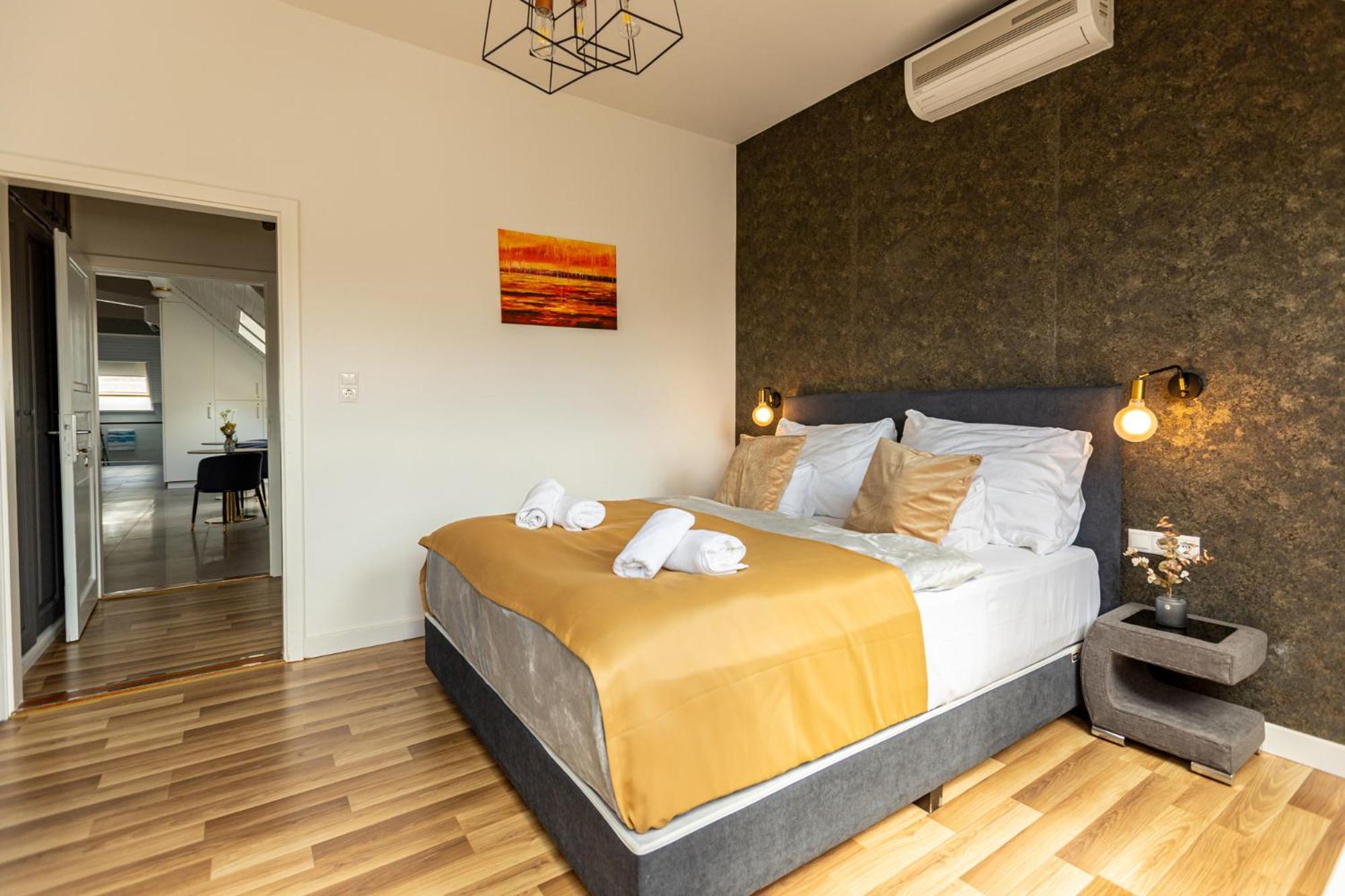Hotel Clariss Balatonalmadi Bagian luar foto